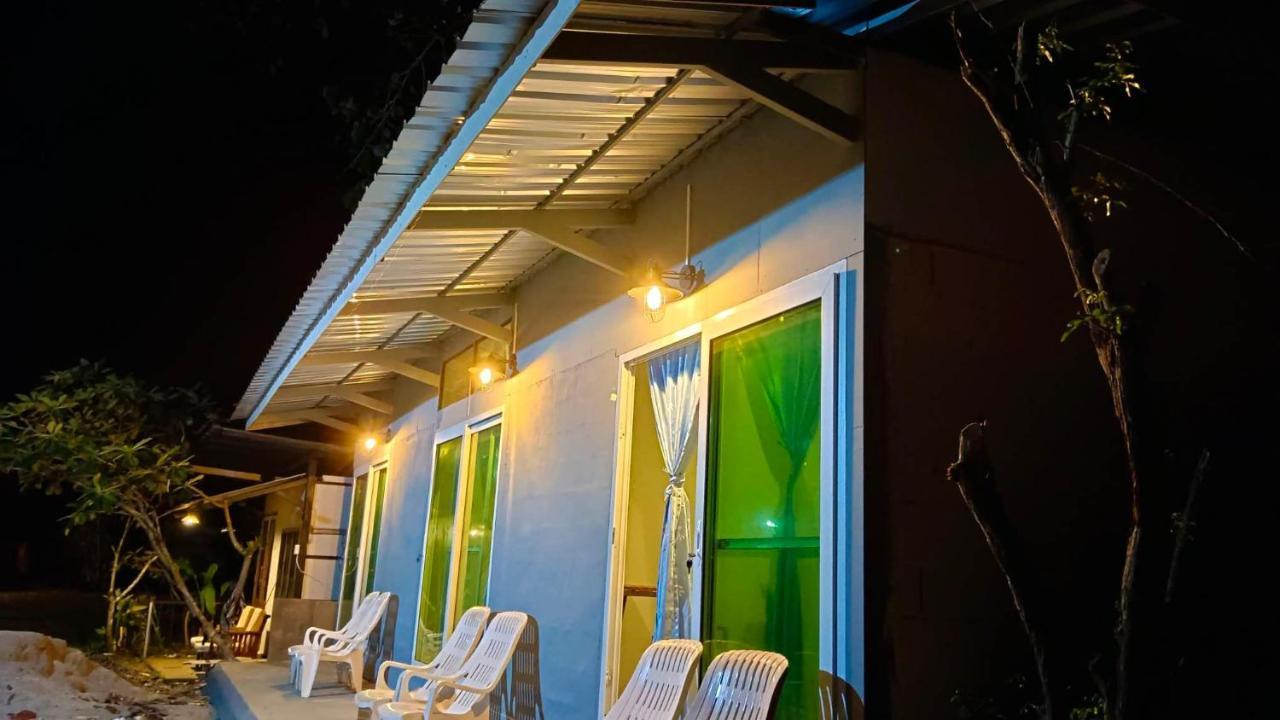 Ozone Beach Huts Koh Lanta Exterior photo